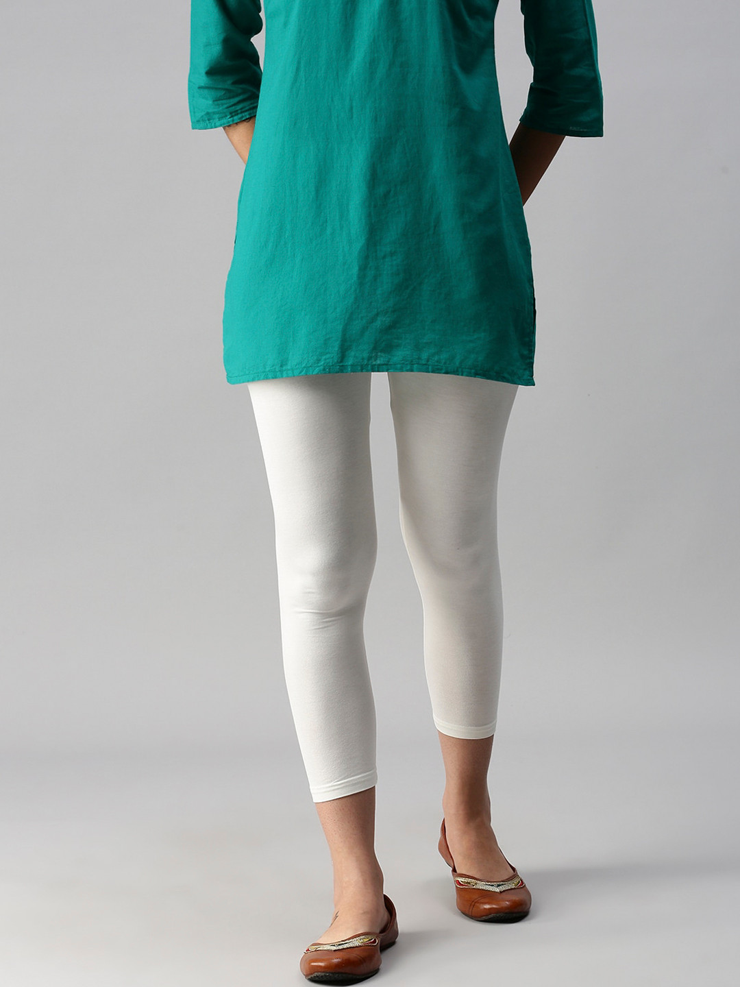 

De Moza Women Off-White Solid Three Fourth-Length Leggings