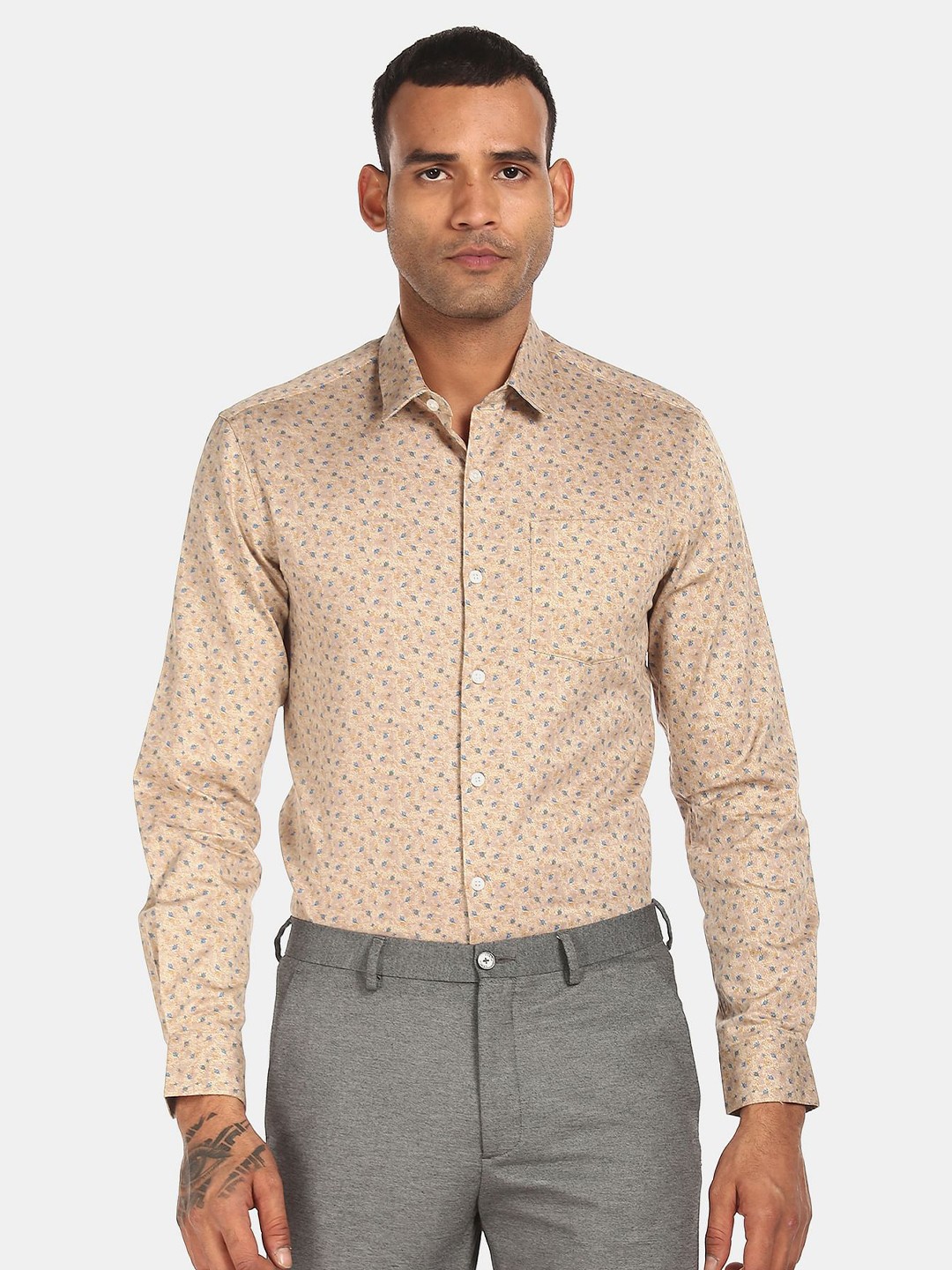 

Excalibur Men Beige Floral Regular Fit Printed Cotton Casual Shirt