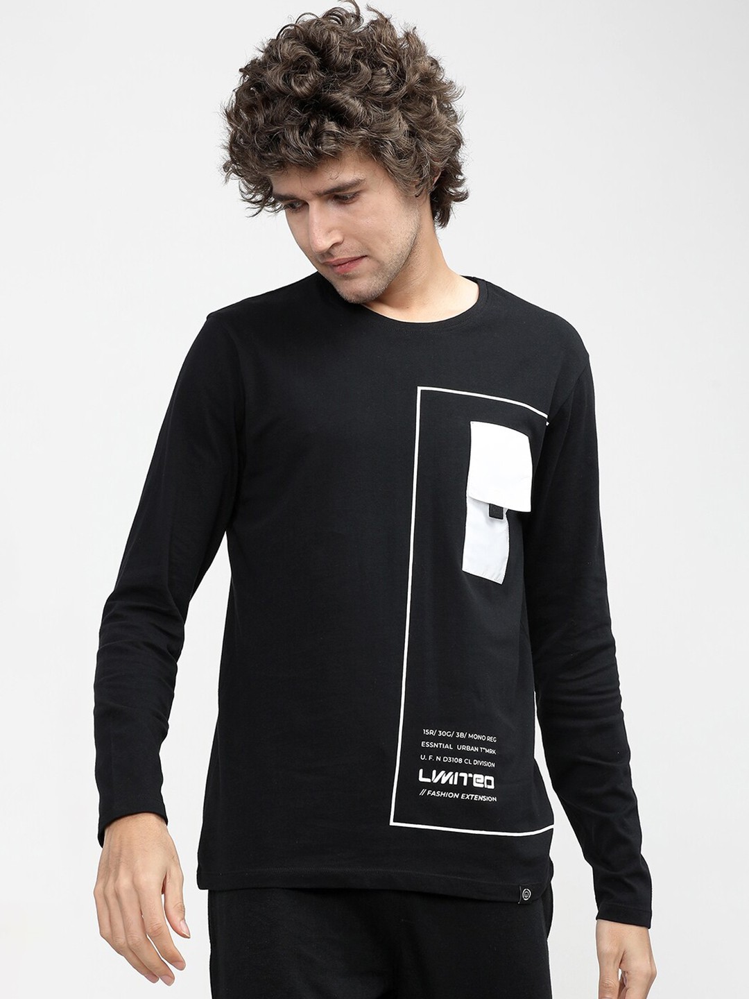 

LOCOMOTIVE Men Black Typography Printed Pockets Slim Fit T-shirt