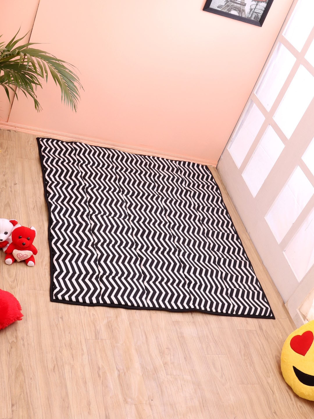 

YK Black & White Reversible Chevron Print Playmat