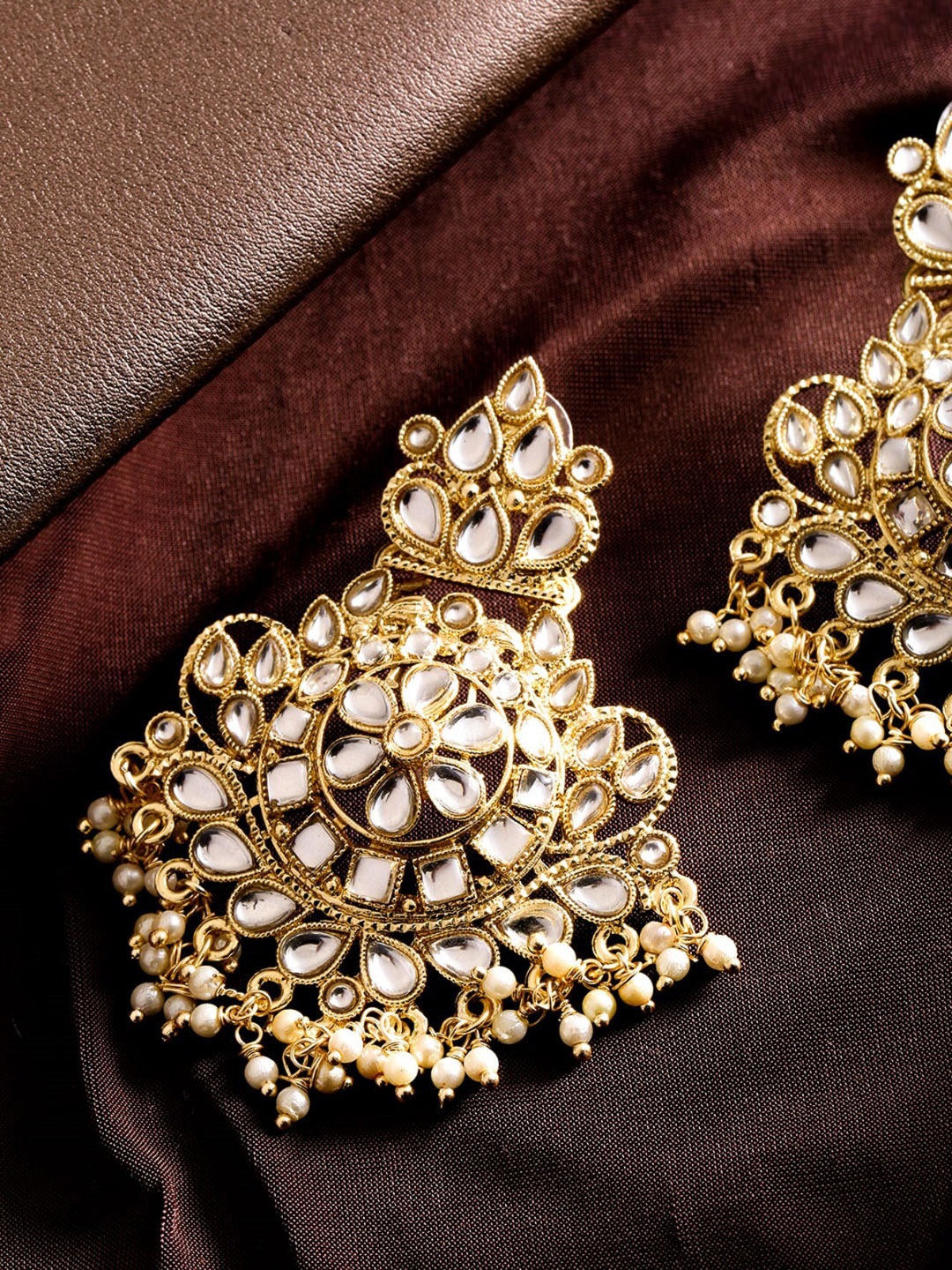 

Priyaasi Gold-Plated Kundan Contemporary Chandbalis