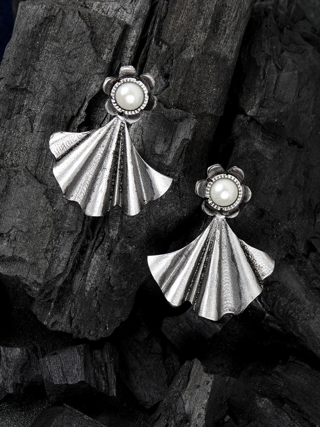 

Priyaasi Silver-Toned Floral Studs Earrings