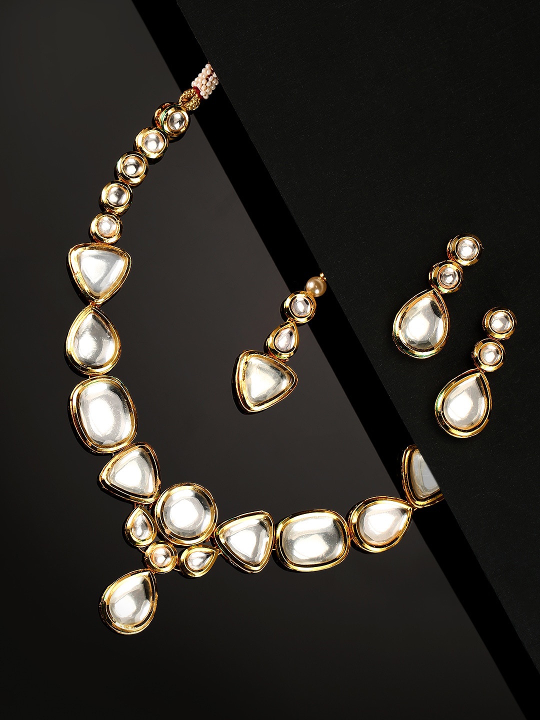 

Priyaasi Gold-Plated White Kundan Studded Jewellery Set