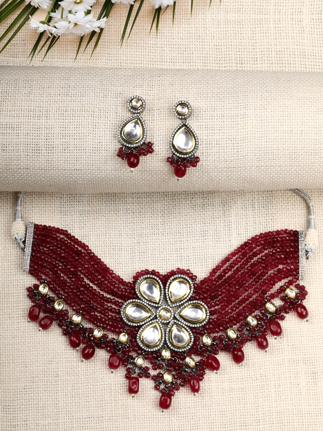 

Priyaasi Woman Maroon Beaded White Kundan-Studded Jewellery Set, Gold