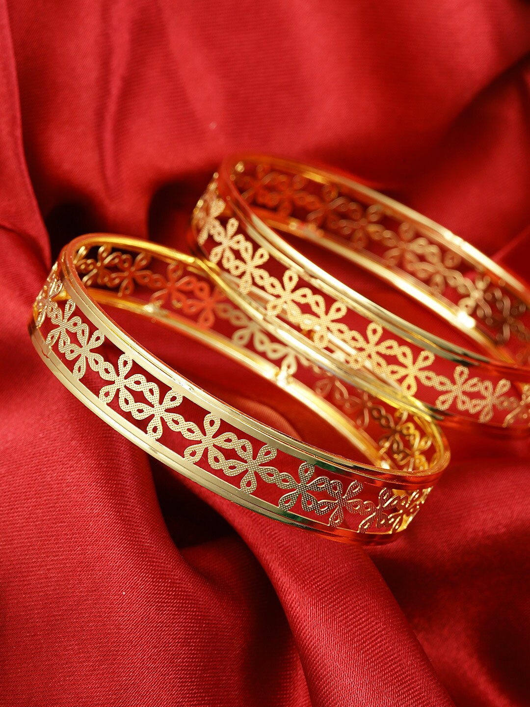 

Priyaasi Set Of 2 Gold-Plated Floral Jali Work Bangles