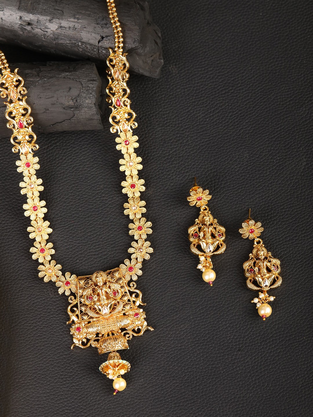 

Priyaasi Gold-Plated Pink Stone-Studded Temple Jewellery Set
