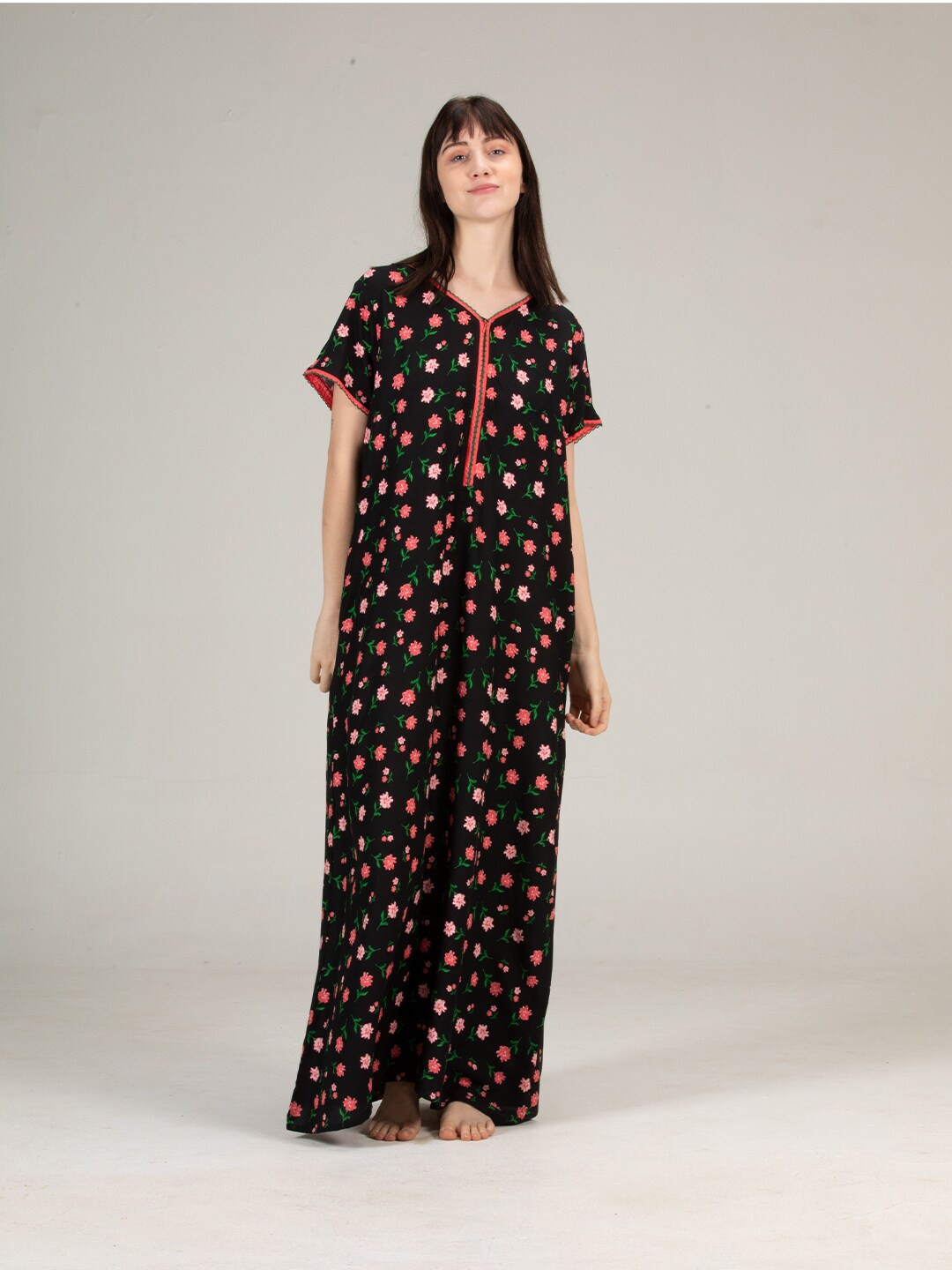 

evolove Black & Peach-Coloured Floral Printed Pure Cotton Maxi Nightdress