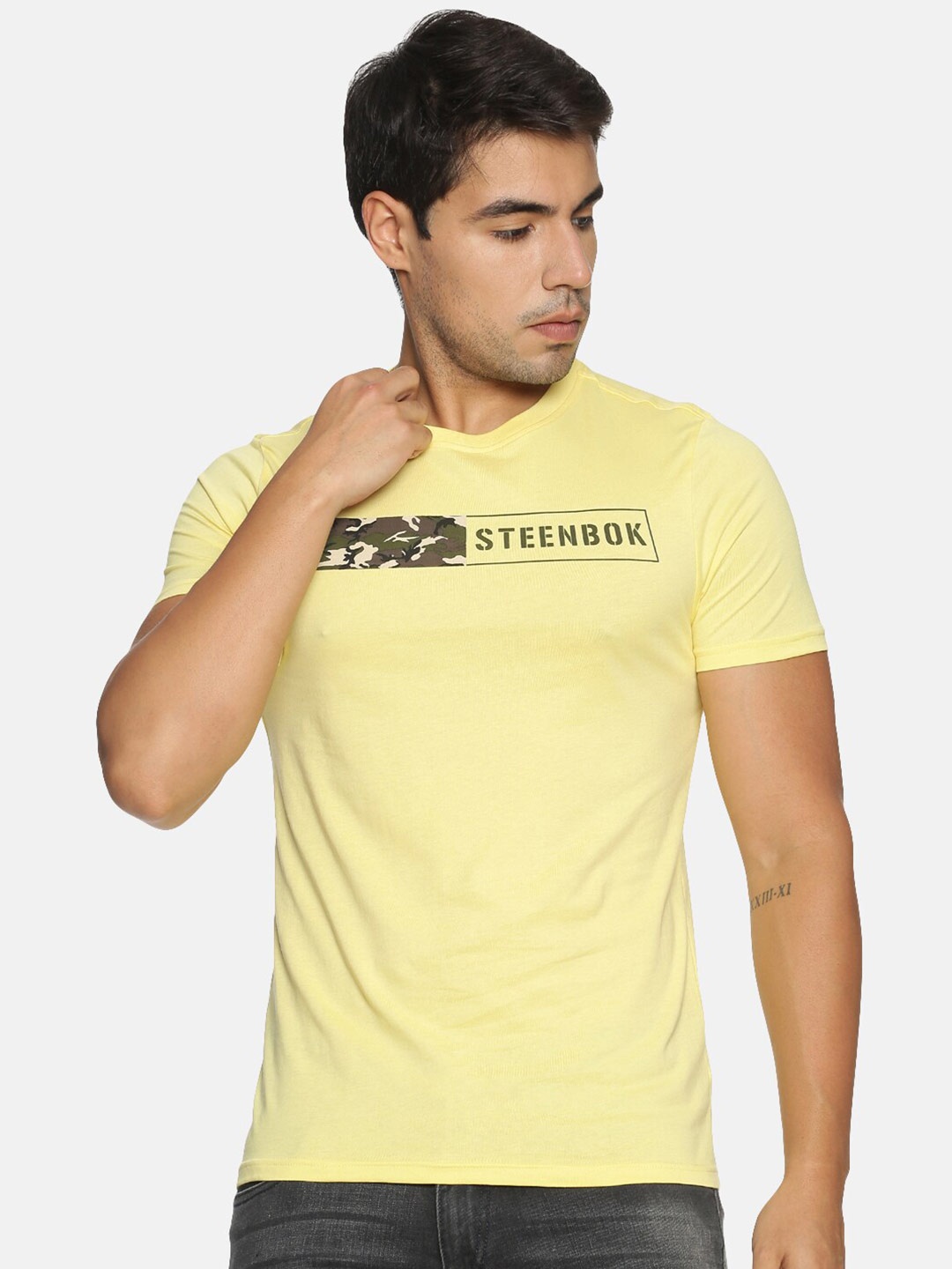 

Steenbok Men Yellow & Green Brand Logo Printed T-shirt