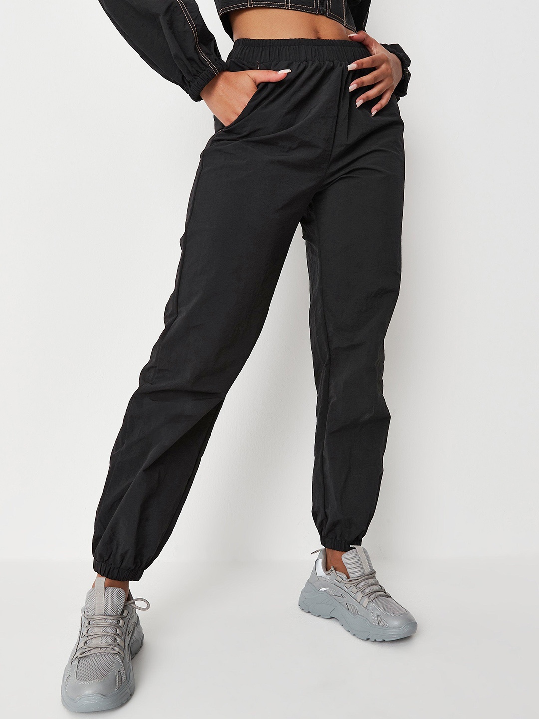 

Missguided Women Black Solid Regular Fit Joggers