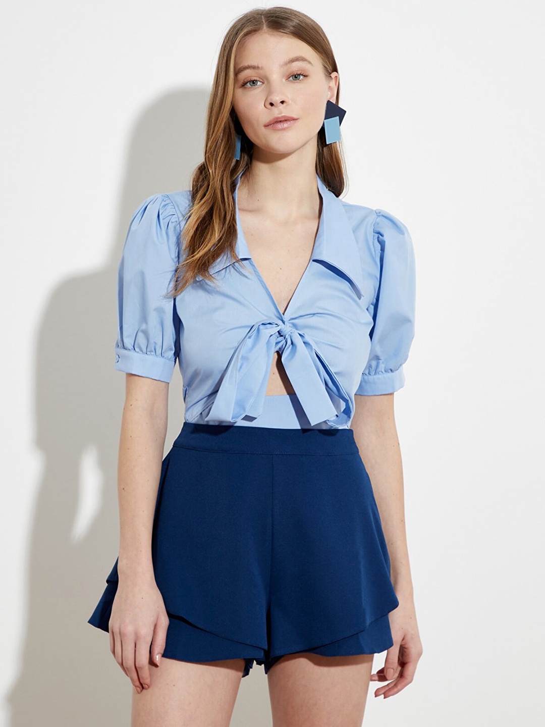 

Trendyol Women Navy Blue Solid Shorts