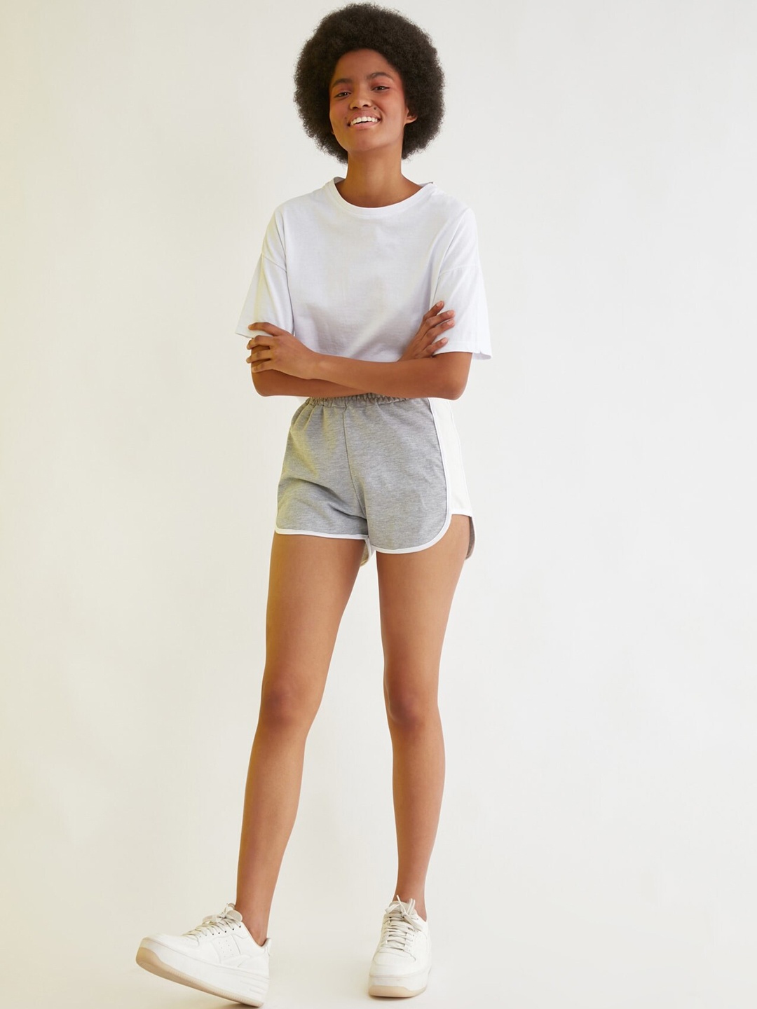 

Trendyol Women Grey Solid Shorts