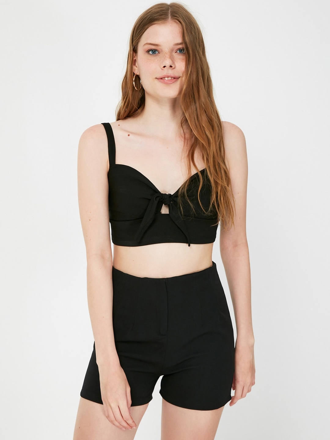 

Trendyol Women Stylish Black Solid Shorts