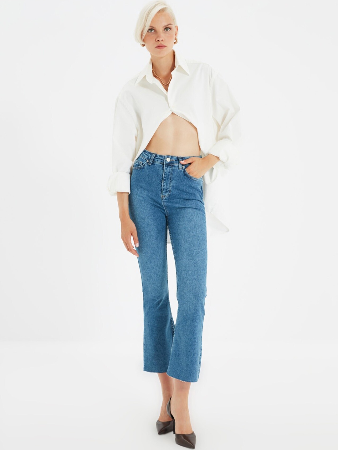 

Trendyol Women Stunning Blue High-Rise Straight Fit Cropped Jeans