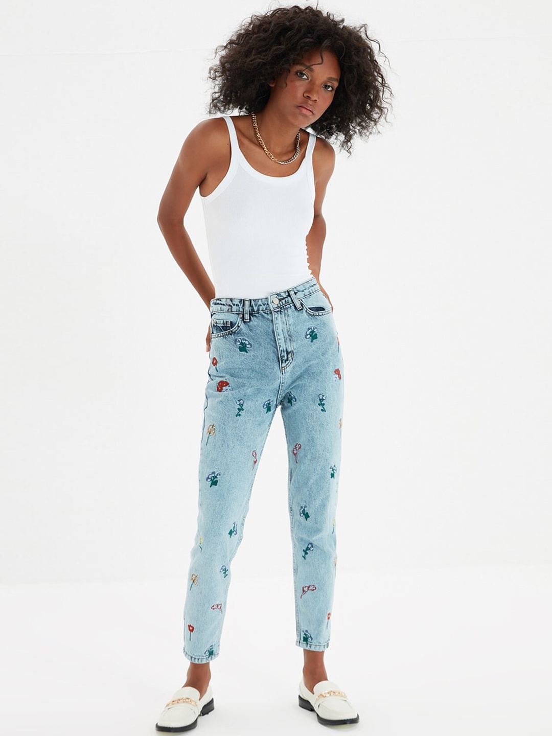 

Trendyol Woman Blue Relaxed Fit Low-Rise Low Distress Heavy Fade Jeans