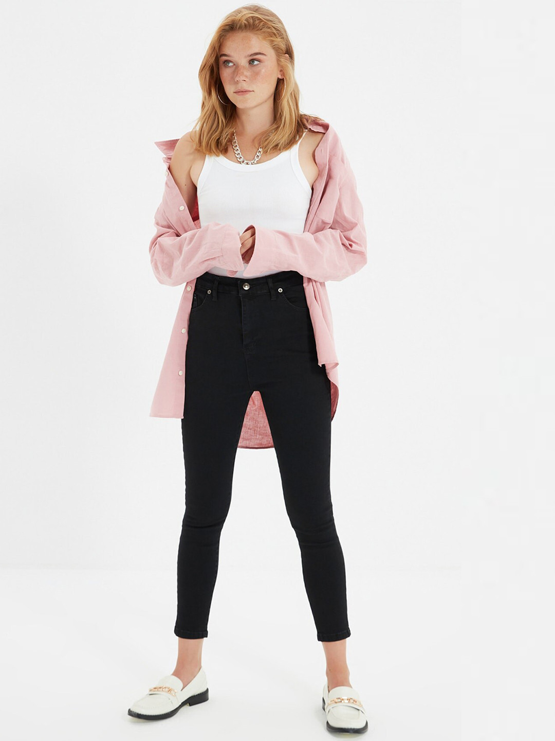

Trendyol Women Stylish Black Mid-Rise Slim Fit Cropped Jeans