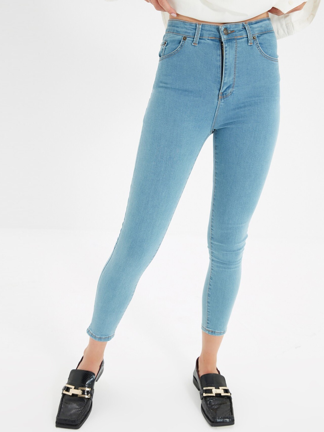 

Trendyol Women Stunning Blue Mid-Rise Skinny Fit Cropped Jeans