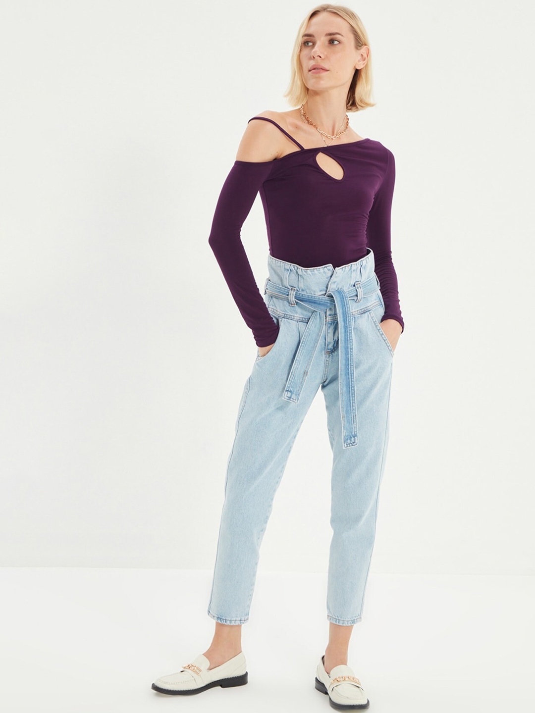 

Trendyol Women Stunning Blue High-Rise Regular Fit Cropped Jeans
