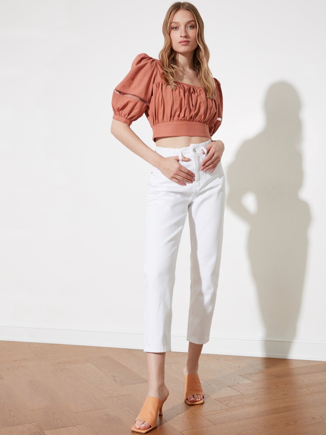 

Trendyol Women Classic White High-Rise Straight Fit Cropped Jeans