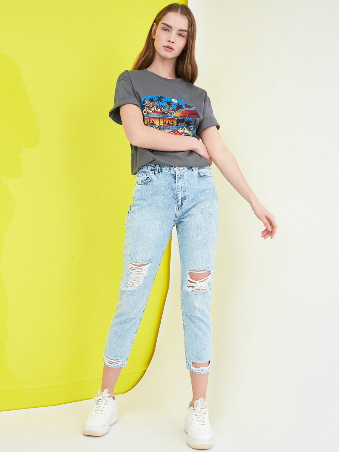 

Trendyol Women Stunning Blue Mid-Rise Straight Fit Cropped Jeans