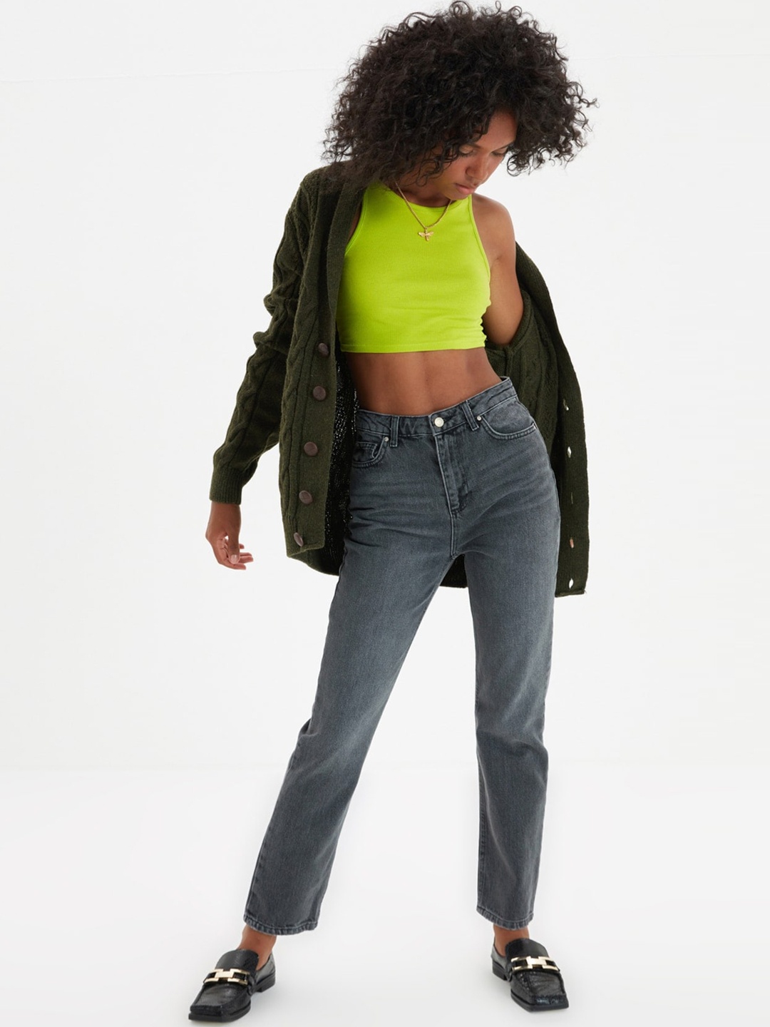 

Trendyol Women Beautiful Grey Mid-Rise Regular Fit Cropped Jeans