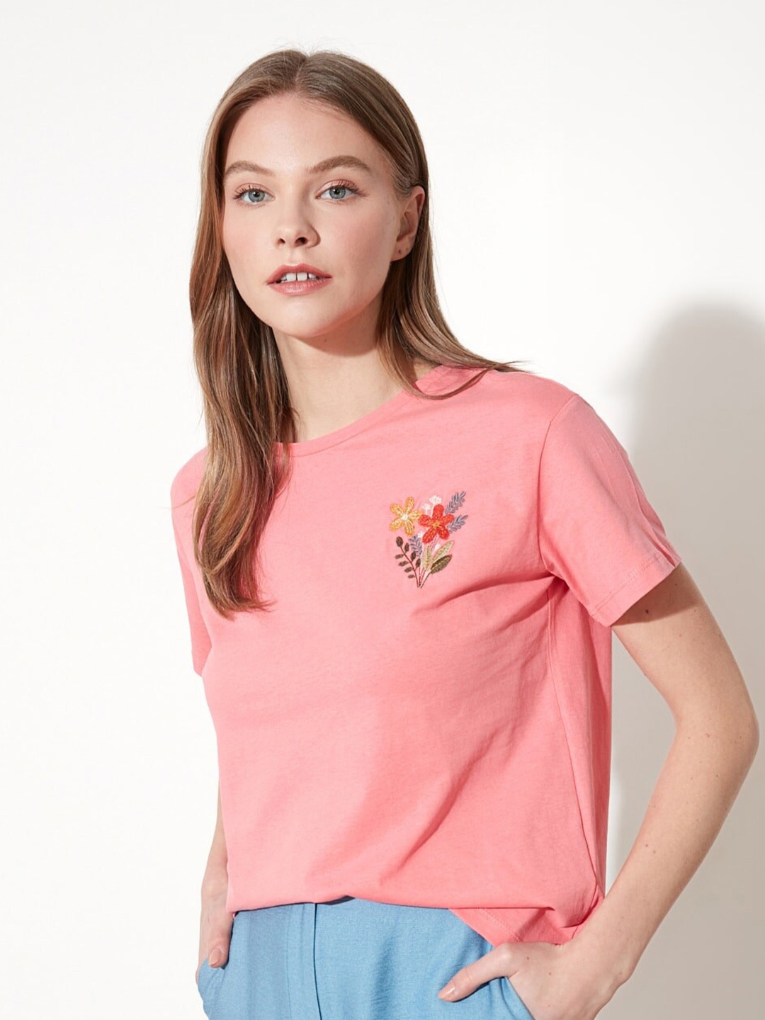 

Trendyol Women Pretty Pink Floral Tshirt