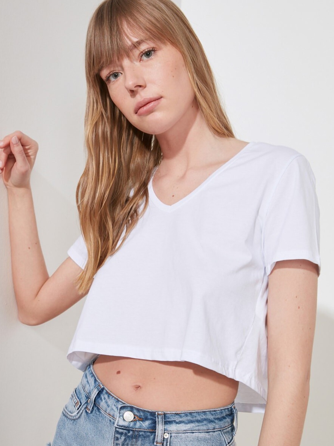 

Trendyol Women Classic White Solid Tshirt