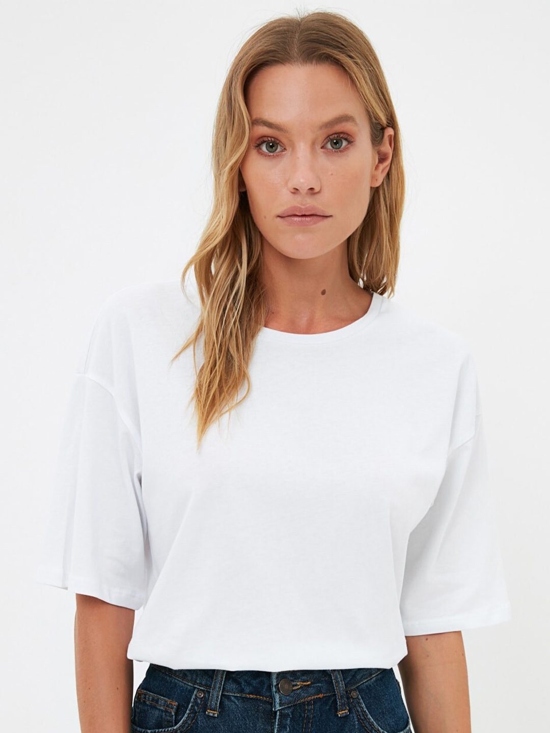 

Trendyol Women Classic White Solid Tshirt