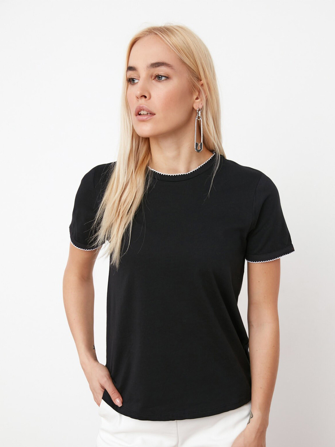 

Trendyol Women Stylish Black Solid Tshirt