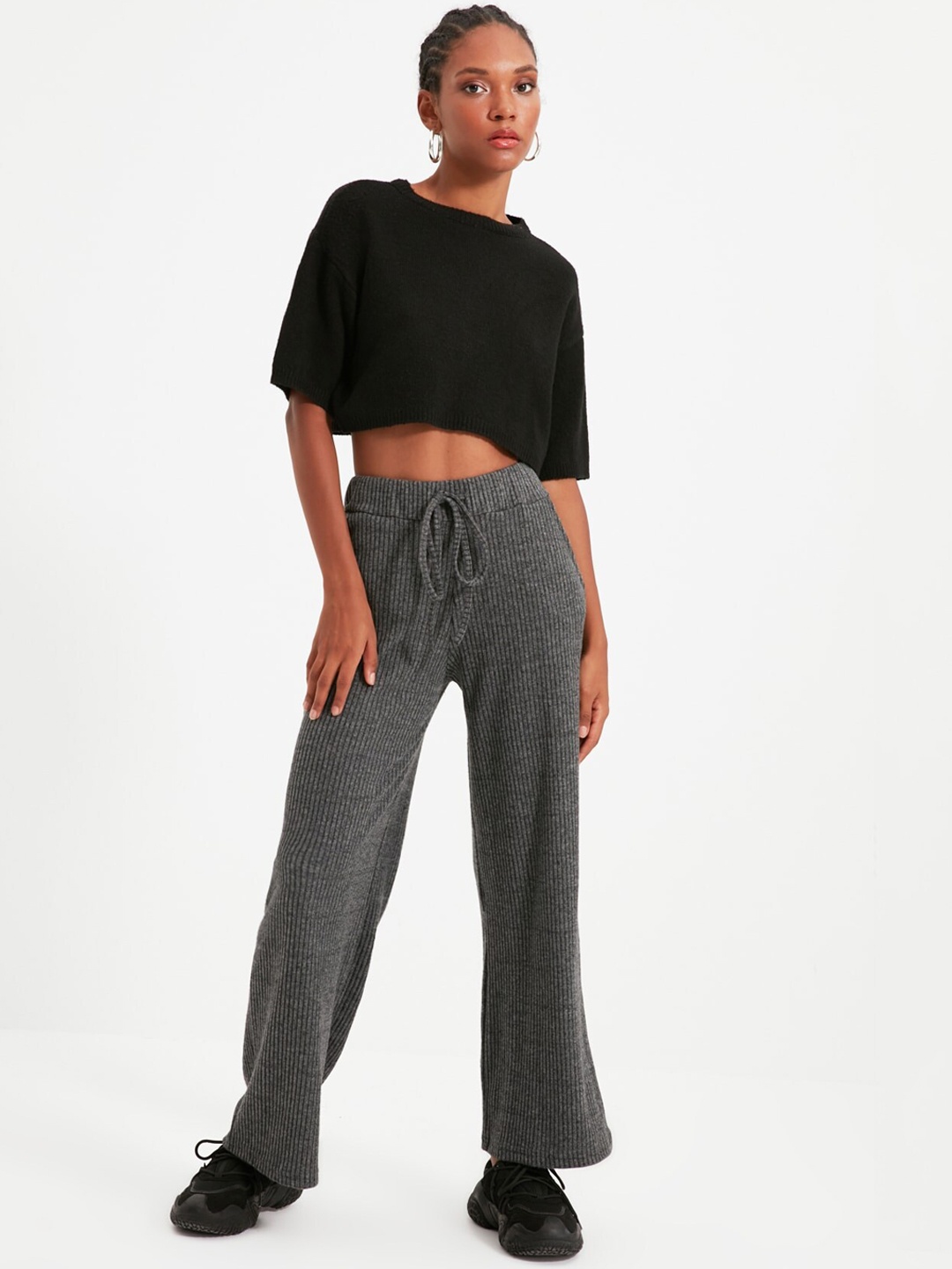 

Trendyol Women Beautiful Grey Solid Trousers