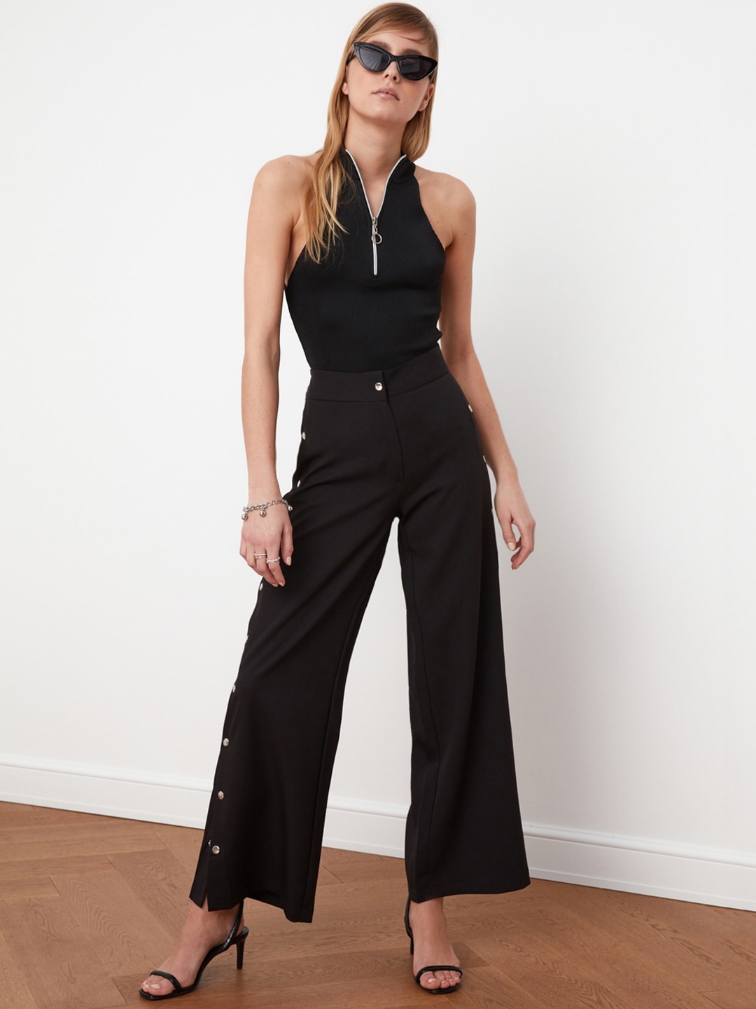 

Trendyol Women Stylish Black Solid Trousers