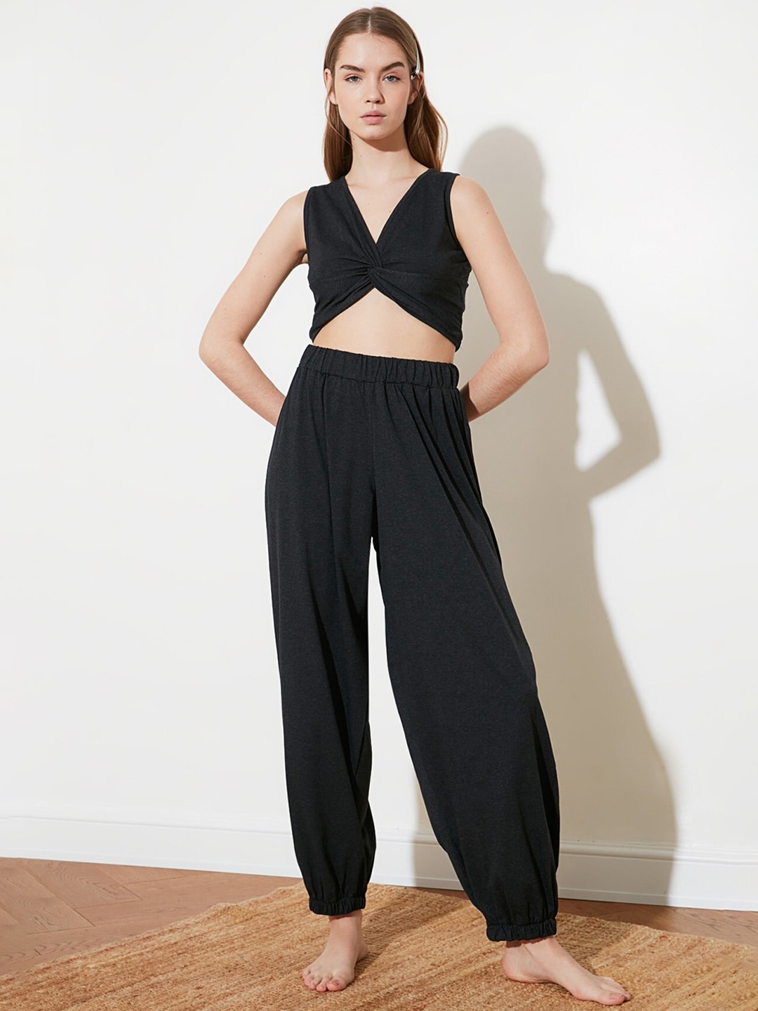

Trendyol Women Beautiful Grey Solid Lounge Pants