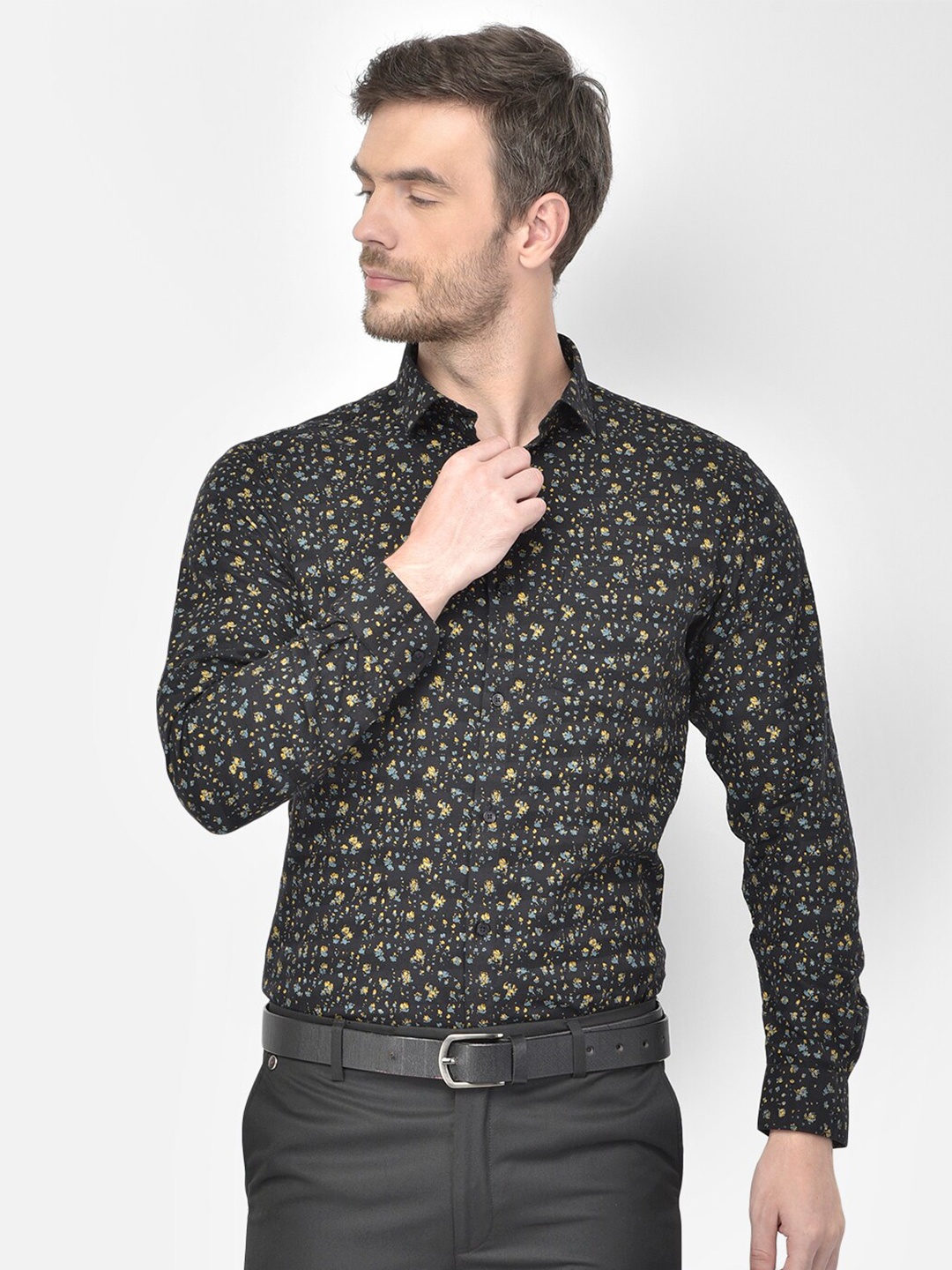 

Canary London Men Black Floral Printed Smart Slim Fit Semiformal Shirt
