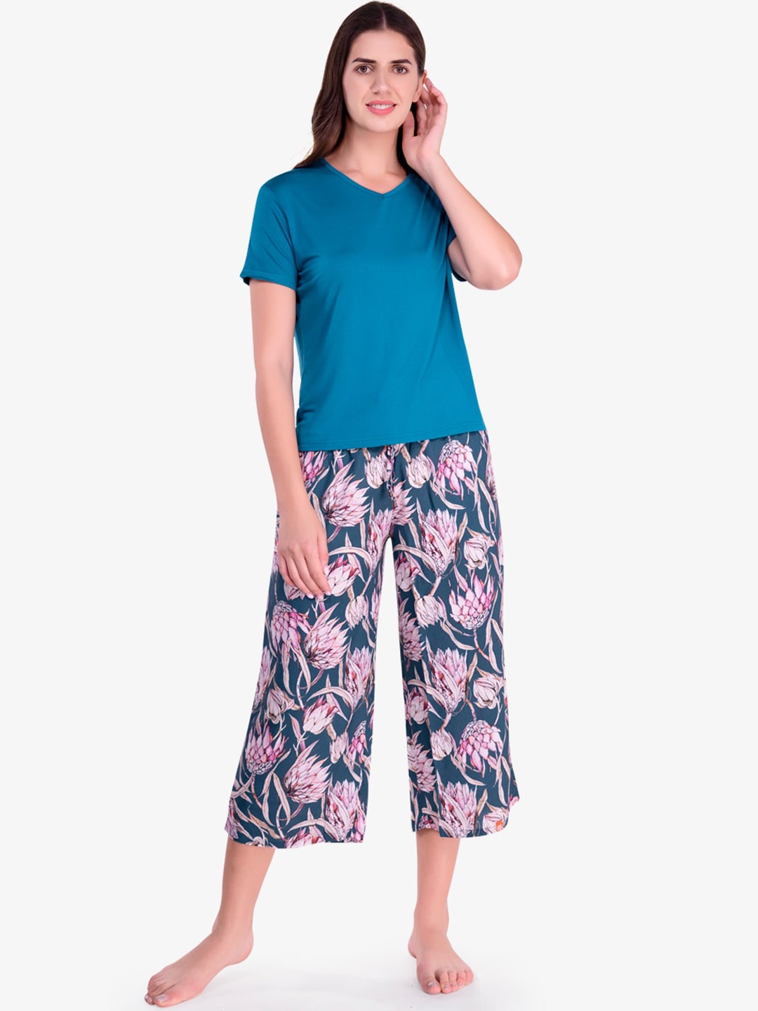 

evolove Women Green Night suit