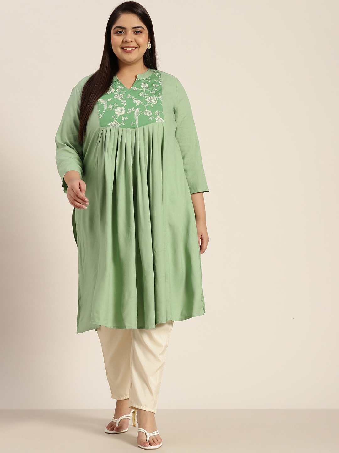

Sztori Plus Size Women Green Ethnic Motifs Yoke Design A-Line Kurta