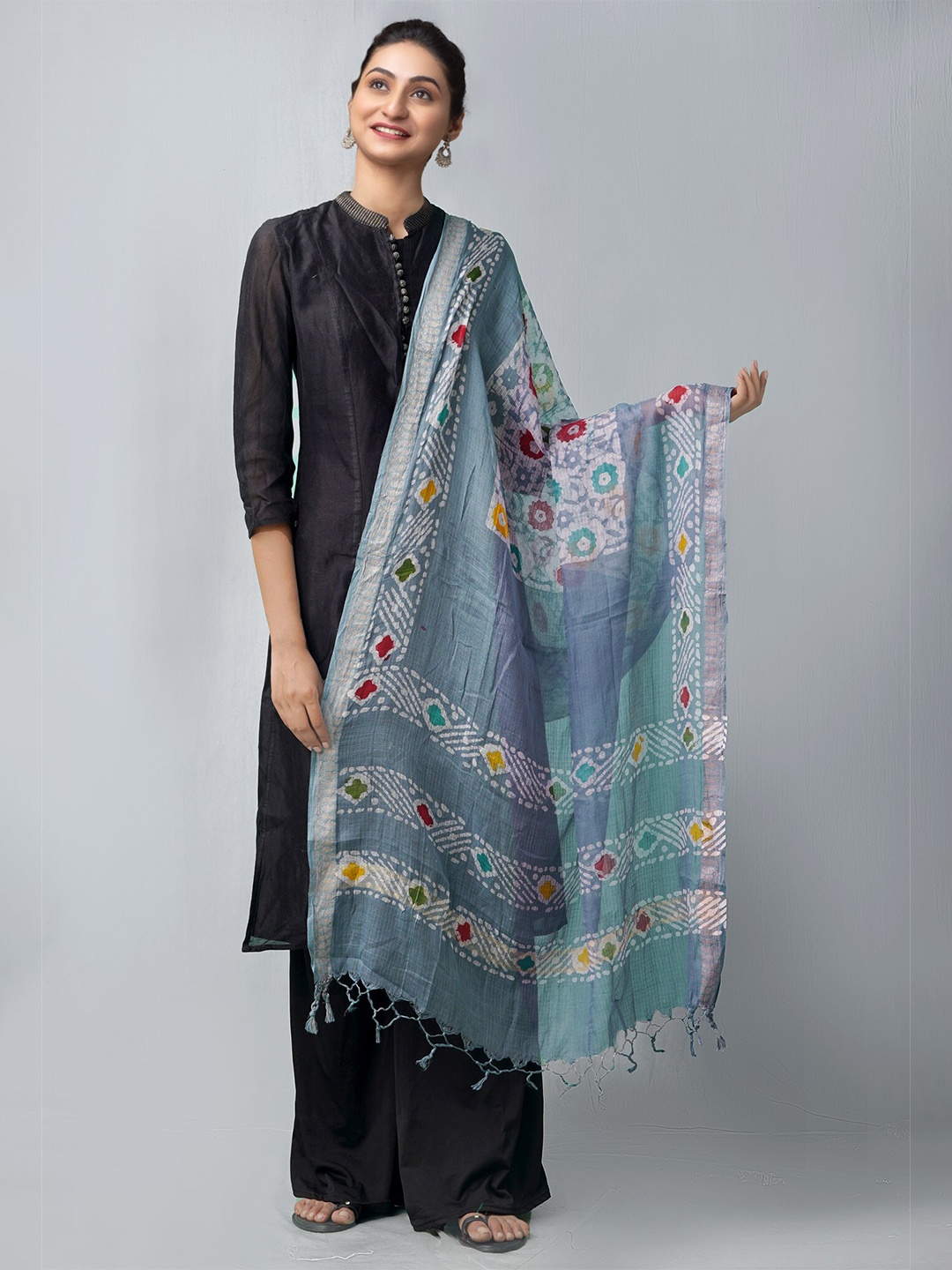 

Unnati Silks Grey & White Ethnic Motifs Dyed Pure Cotton Batik Dupatta