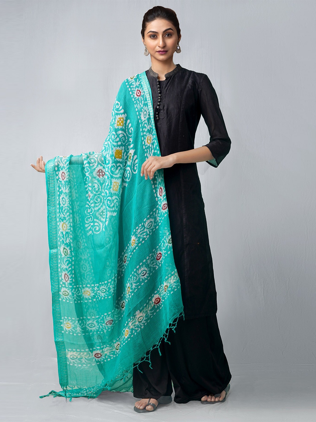 

Unnati Silks Green & White Ethnic Motifs Dyed Pure Cotton Batik Dupatta