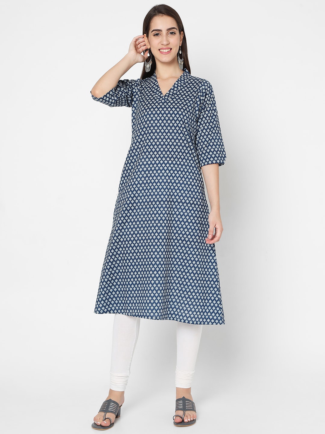 

SALWAR STUDIO Women Blue & White Geometric Printed Kurta