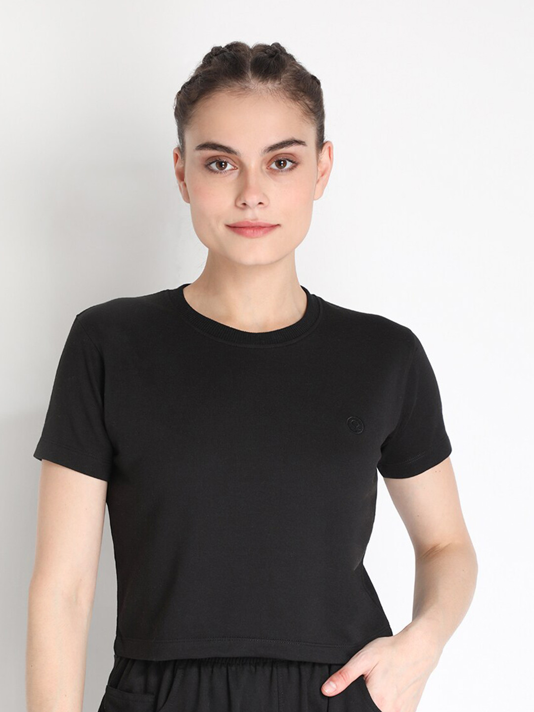 

CHKOKKO Women Black Cropped T-shirt