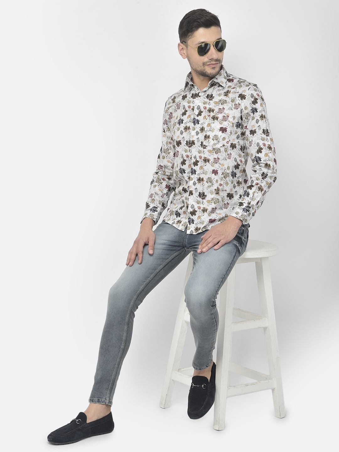 

Crimsoune Club Men White Slim Fit Floral Printed Cotton Casual Shirt