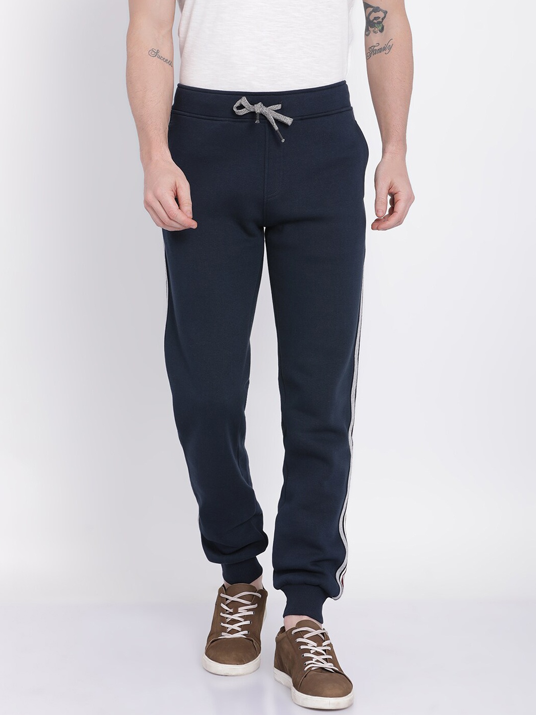 

t-base Men Navy Blue & White Solid Regular Fit Joggers