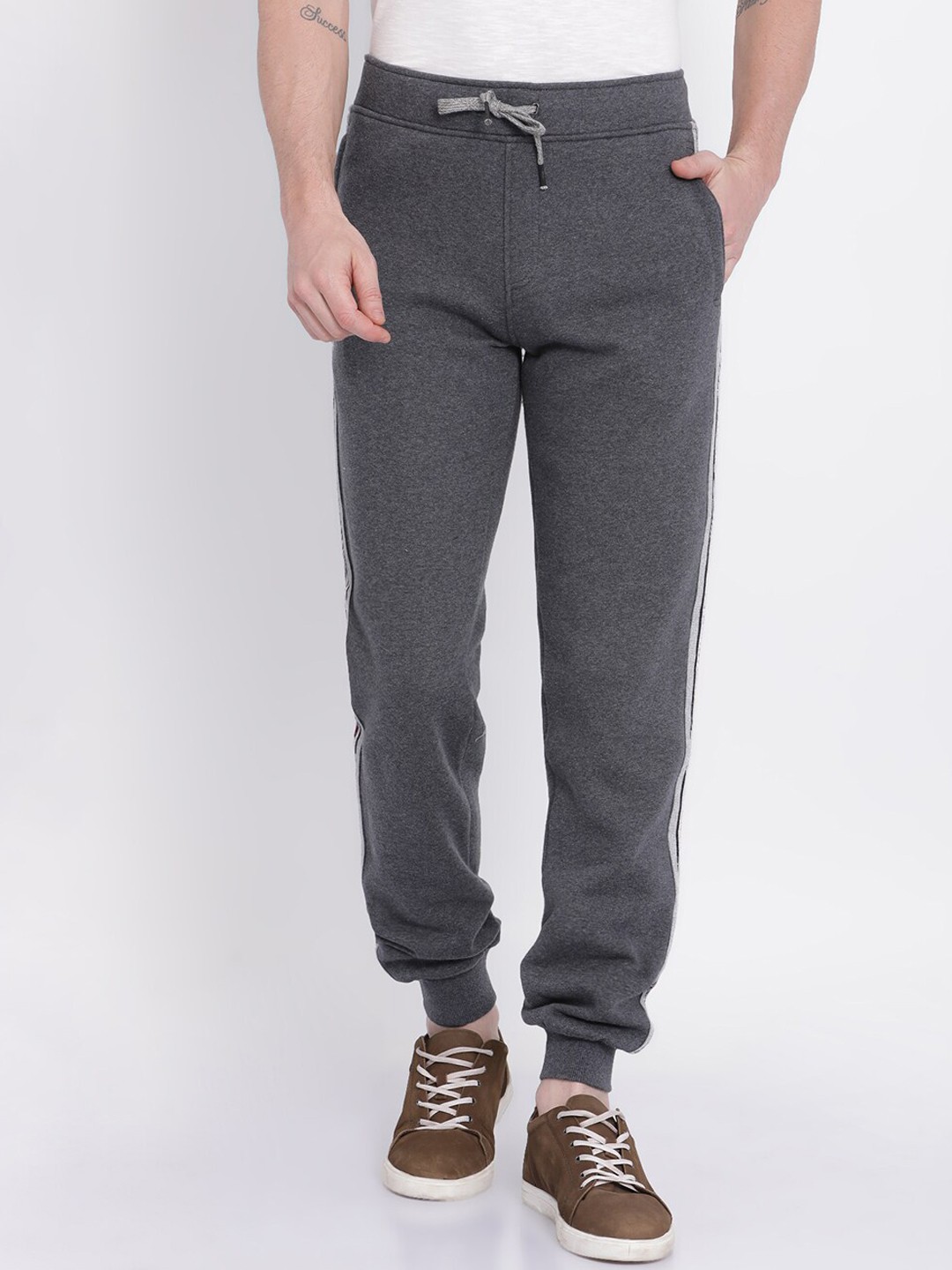 

t-base Men Grey Solid Joggers