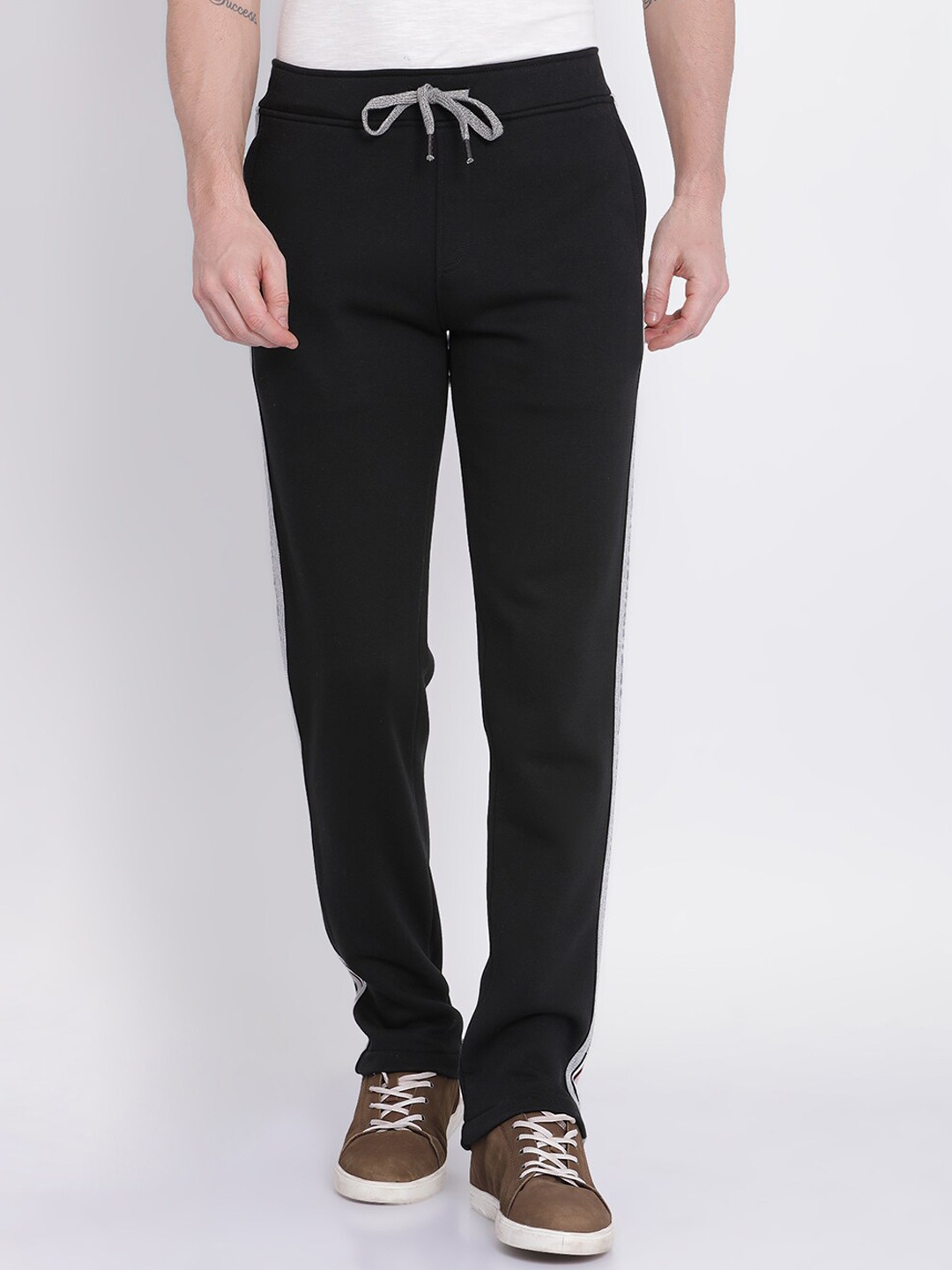 

t-base Men Black Solid Track Pants