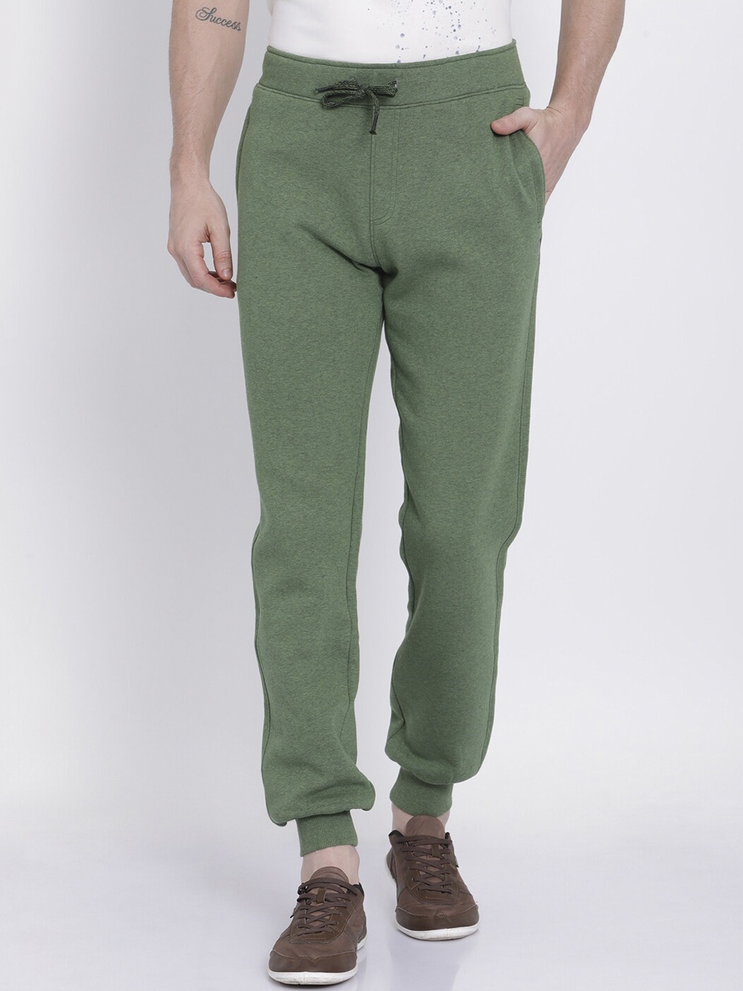 

t-base Men Green Solid Regular-Fit Joggers