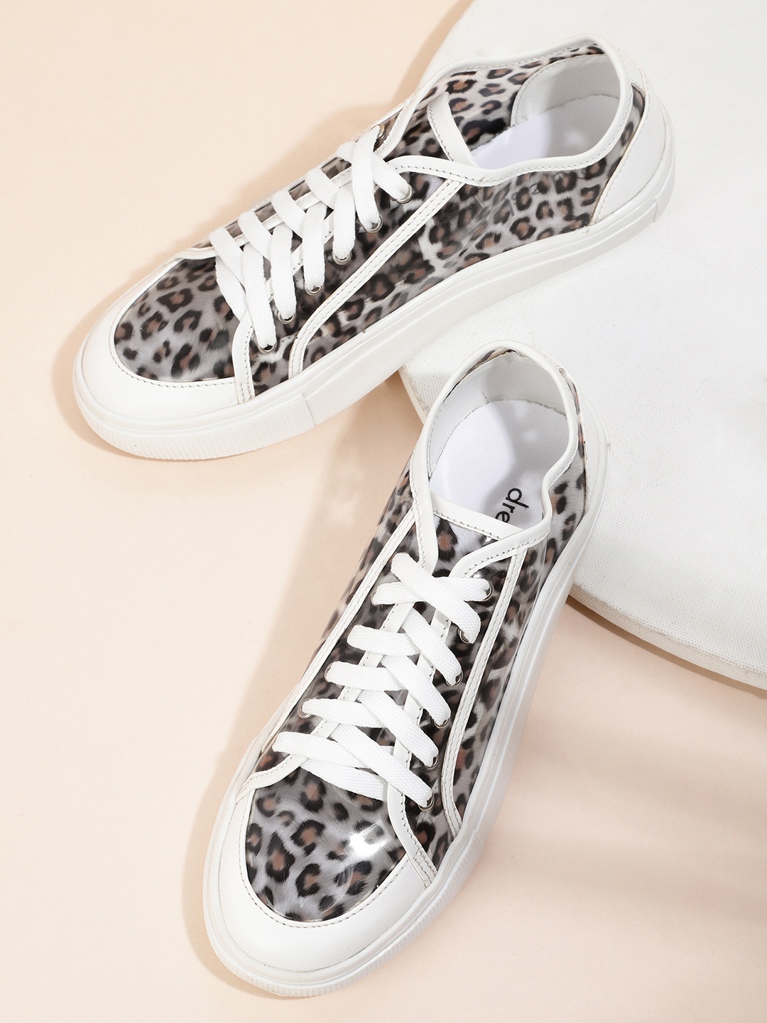 

DressBerry Women Black & Brown Leopard Print Sneakers