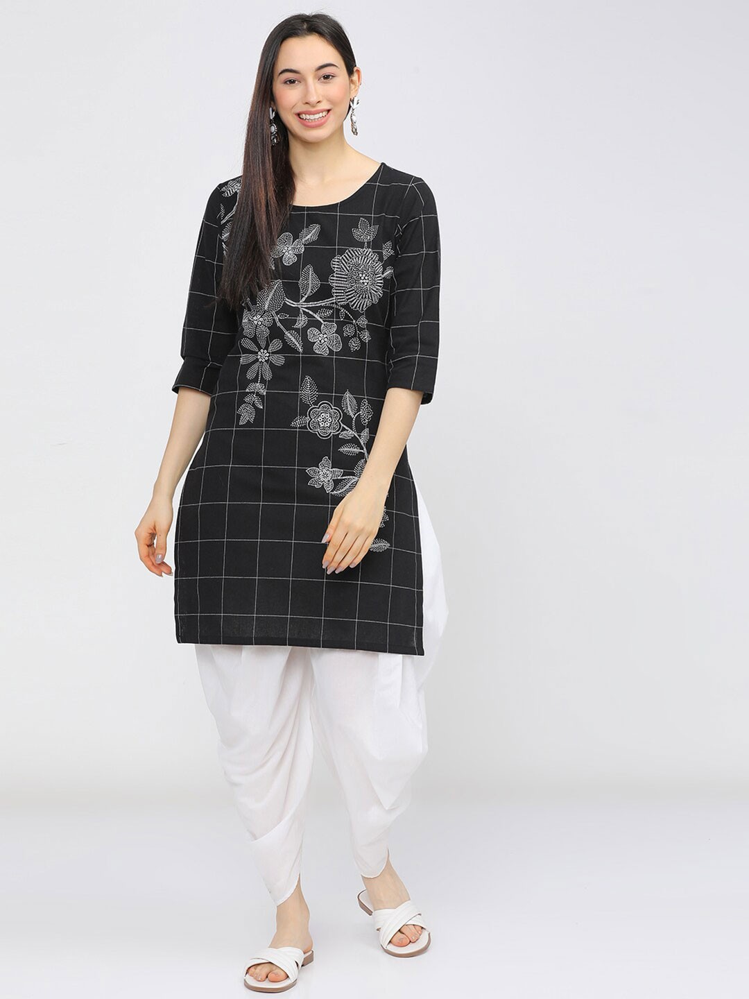 

Vishudh Black & White Printed Tunic