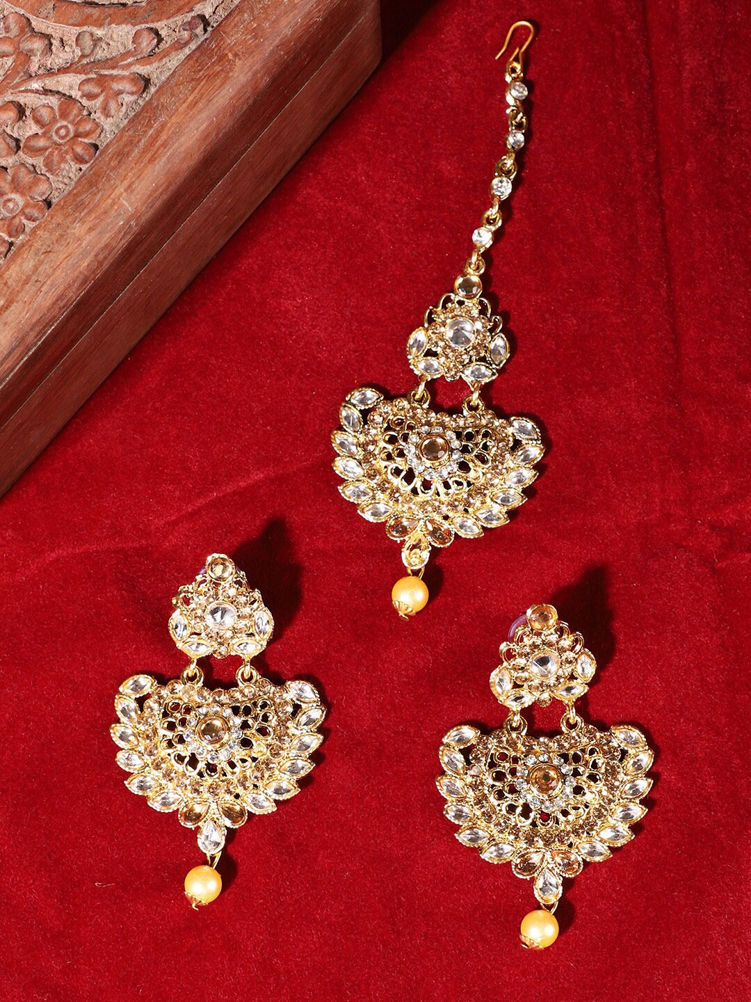 

ANIKAS CREATION Woman Gold-Plated LCT & White Kundan Stone Studded MaangTika & Earring Set