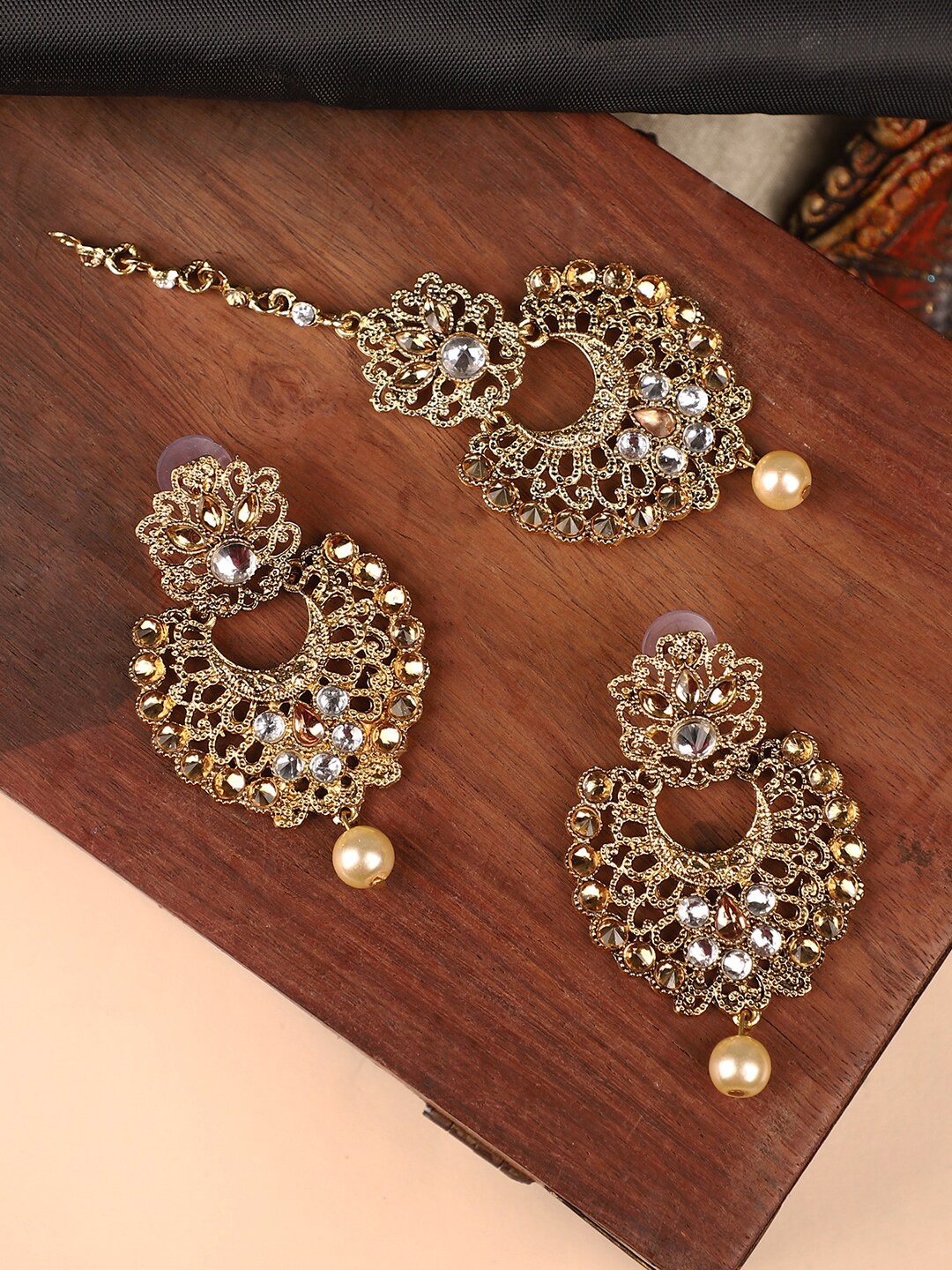 

ANIKAS CREATION Gold-Plated LCT & White Kundan-Studded Beaded Maang Tika and Earrings