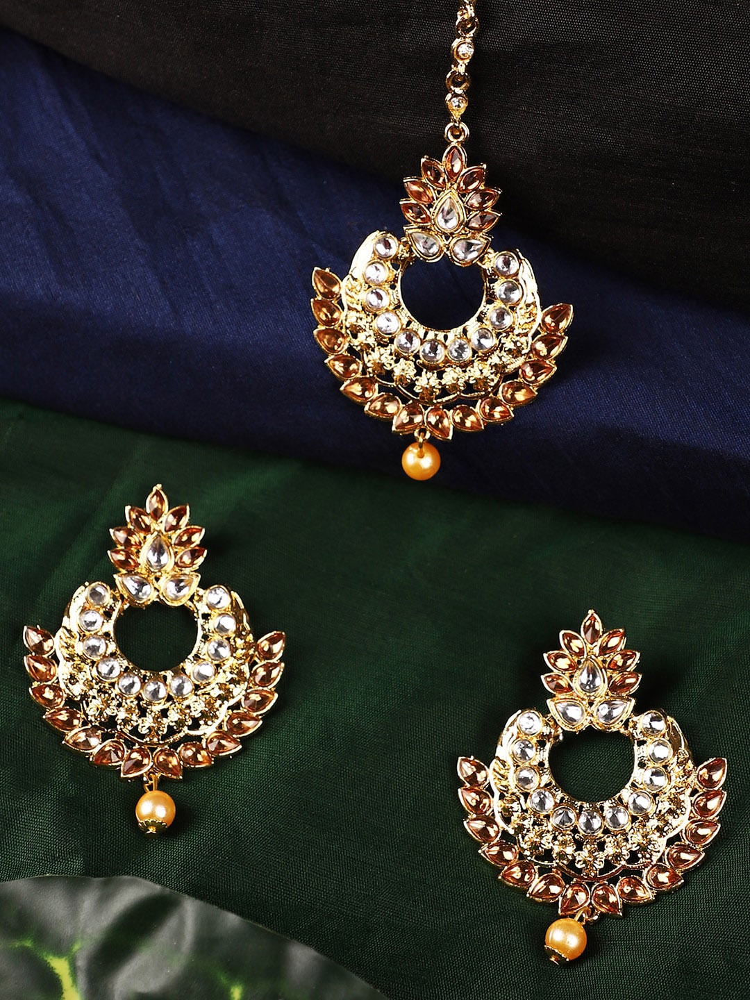 

ANIKAS CREATION Gold-Plated White Kundan Stone Studded Jewellery Set