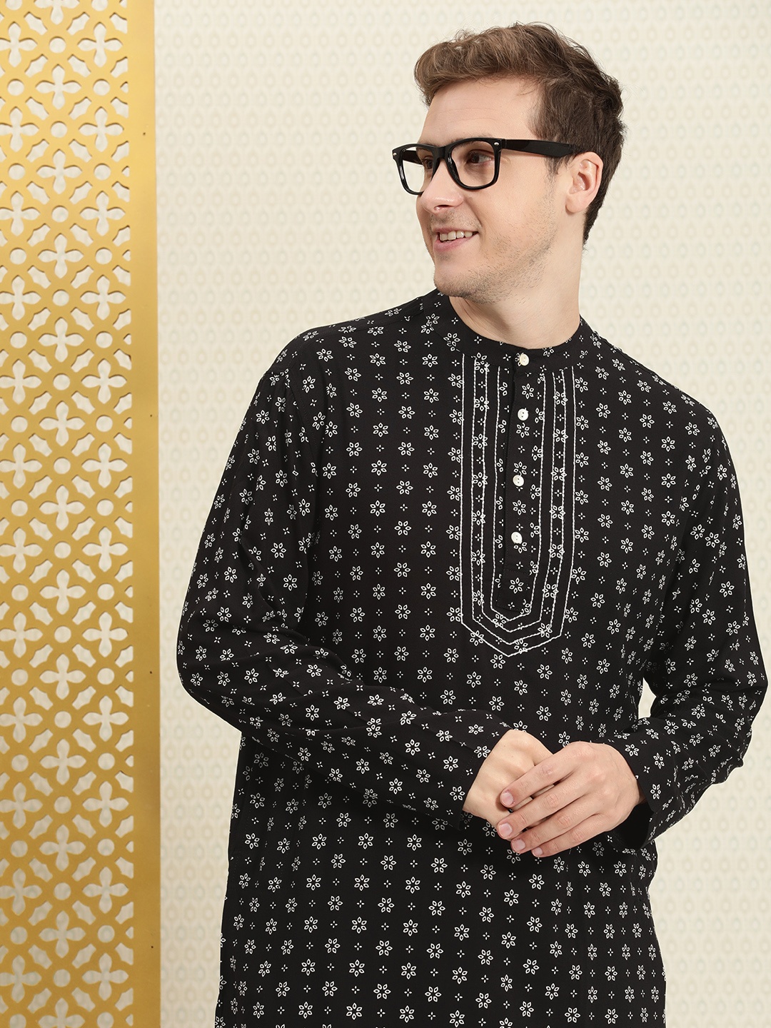

House of Pataudi Men Black & White Floral Printed Kurta