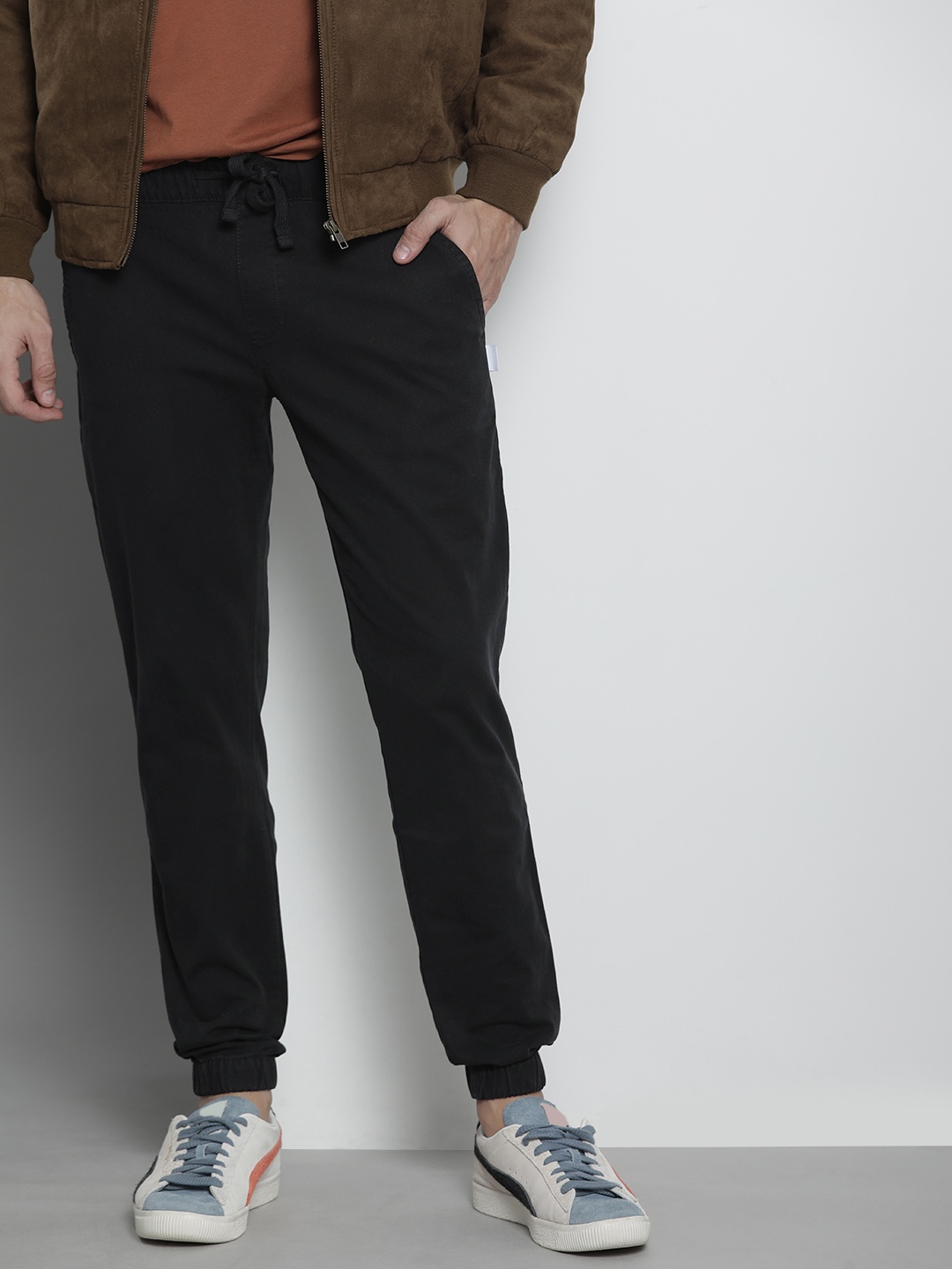 

Tommy Hilfiger Men Black Solid Regular Joggers Trousers